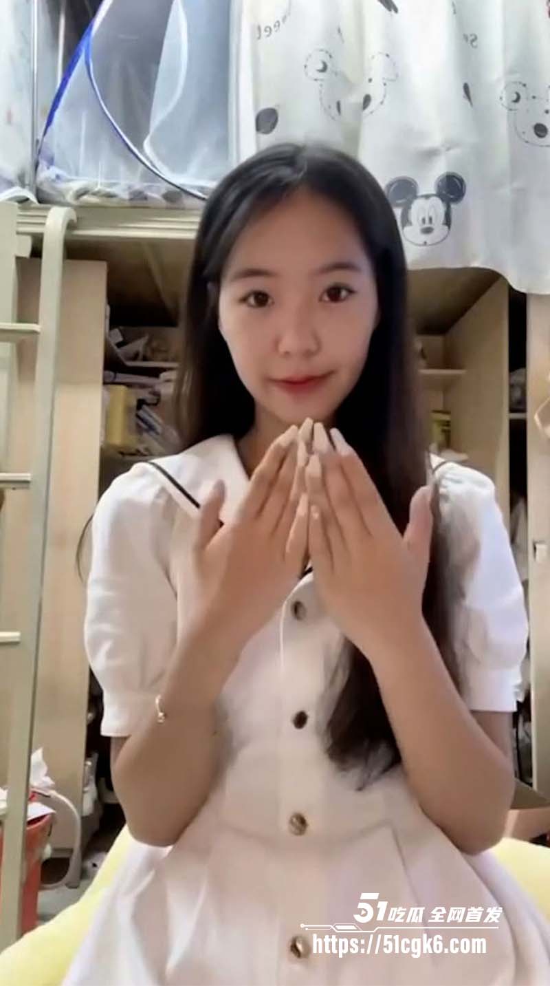 在校清纯大学生妹子私下变母狗 被调教超听话 深喉吃鸡舔弄金主爸爸的屁眼子 不知道以后又是哪个冤种当接盘侠