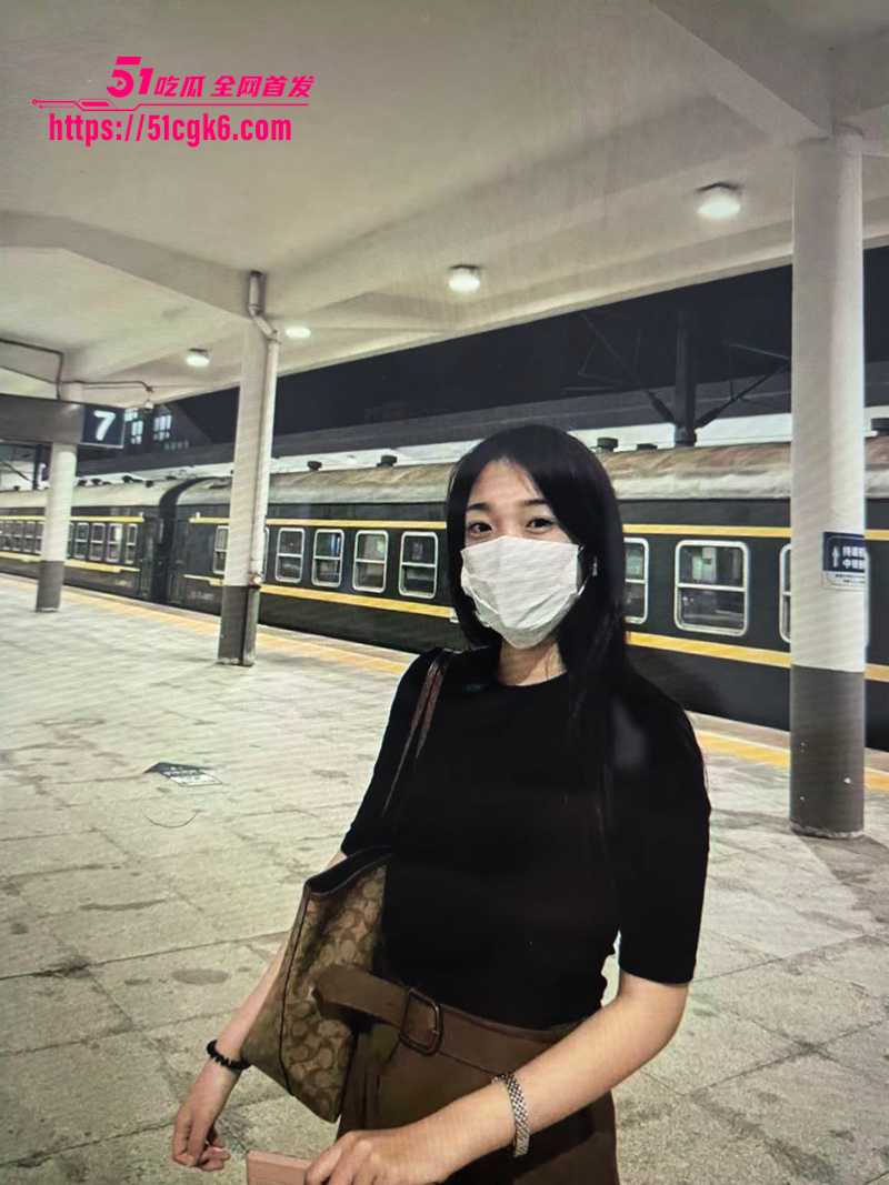 安徽00后嫩妹 火辣身材让人垂涎 无套情趣装火辣诱人 蜜汁肥穴被男友爆操 ！