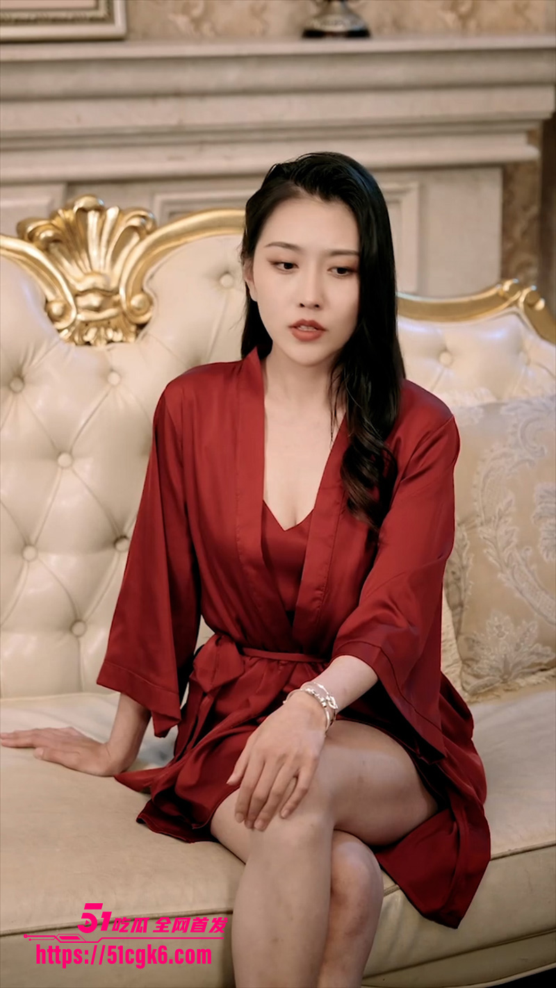 擦边短剧《特殊的礼物》明天就要结婚了 新娘这是怎么了 一份特殊的出轨大礼包送上！
