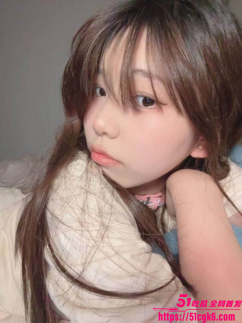 粉嫩清纯学妹宿舍自拍自慰露脸口交视频 2