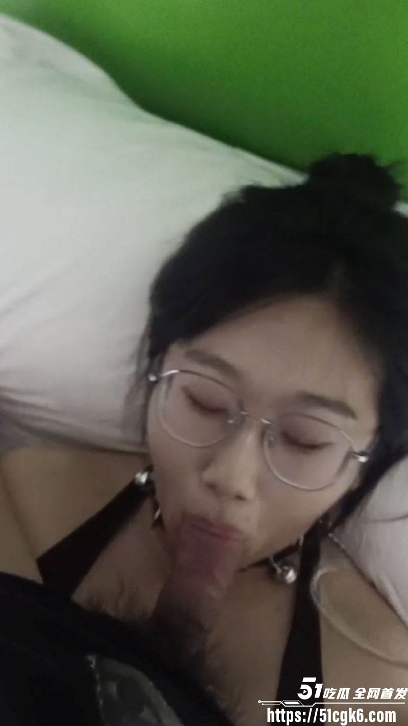 粉嫩清纯学妹宿舍自拍自慰露脸口交视频 6