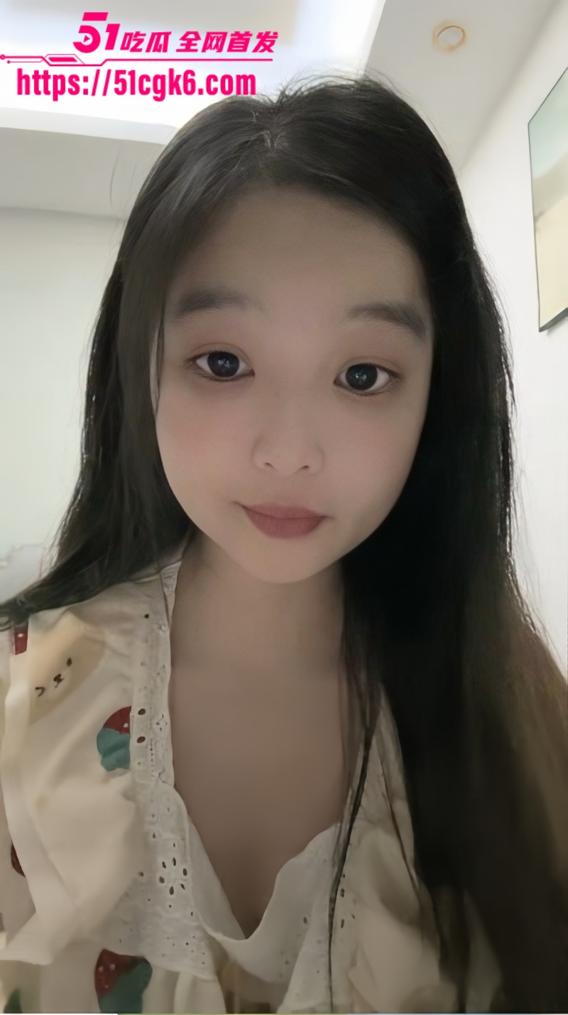 小区物业超骚美女 D奶巨乳肥美大鲍鱼 办公室玩跳蛋不过瘾 跑去厕所自慰 白浆直流 极度诱惑！