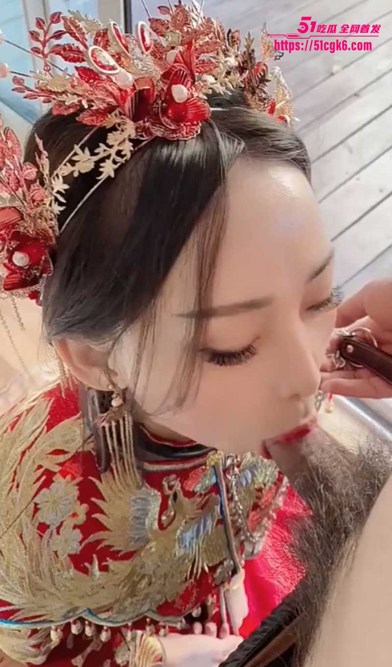 长腿女神模特 半糖兔兔 新娘禾服做爱视频 淫荡口交眼色拉丝 无套后入淫叫连连！