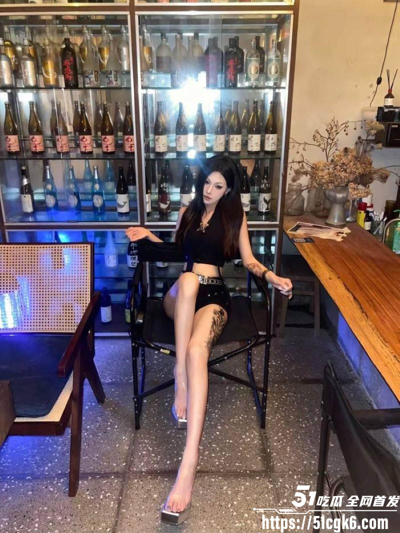 深圳龙岗五和酒吧女DJ小赛瞒着兵哥男友与老板和客人乱搞 4