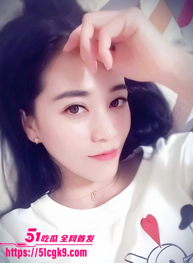 房地产销售 赵小姐 居家性爱视频流出 小胡子男友舔粉穴淫水狂流 后入蜜臀传教式狂插 表情超淫荡！