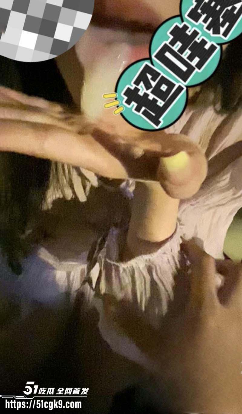 与亲妹妹人行天桥上刺激野战09