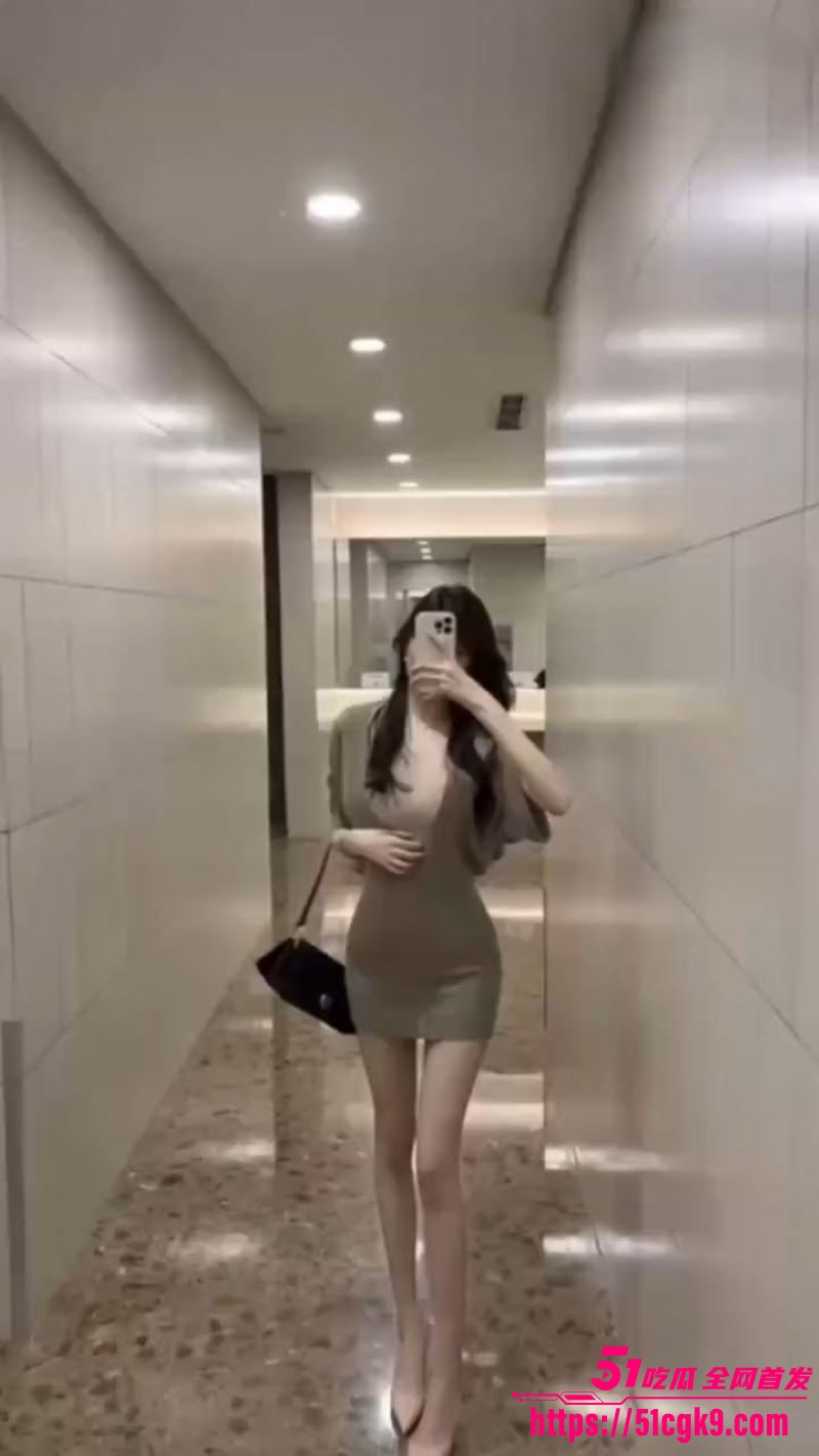 05年上海女大沉浸式体验做鸡的日常 假期出来兼职 黑丝嫩穴被狂干到高潮腿颤！