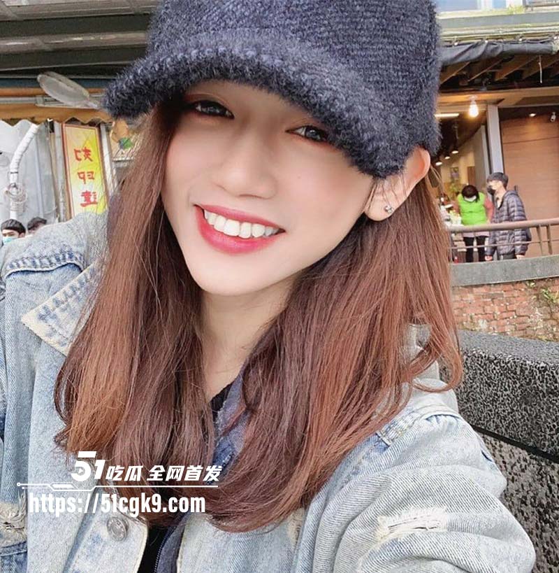 高颜值反差曝光 刚出社会就和男朋友同居 男朋友性欲旺盛还有特殊癖好 喜欢拍视频这下视频被流出