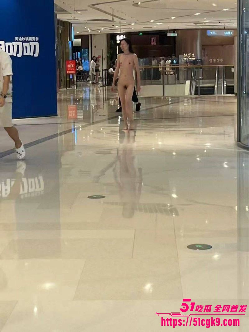 苏州中心商场惊现裸奔美女 4