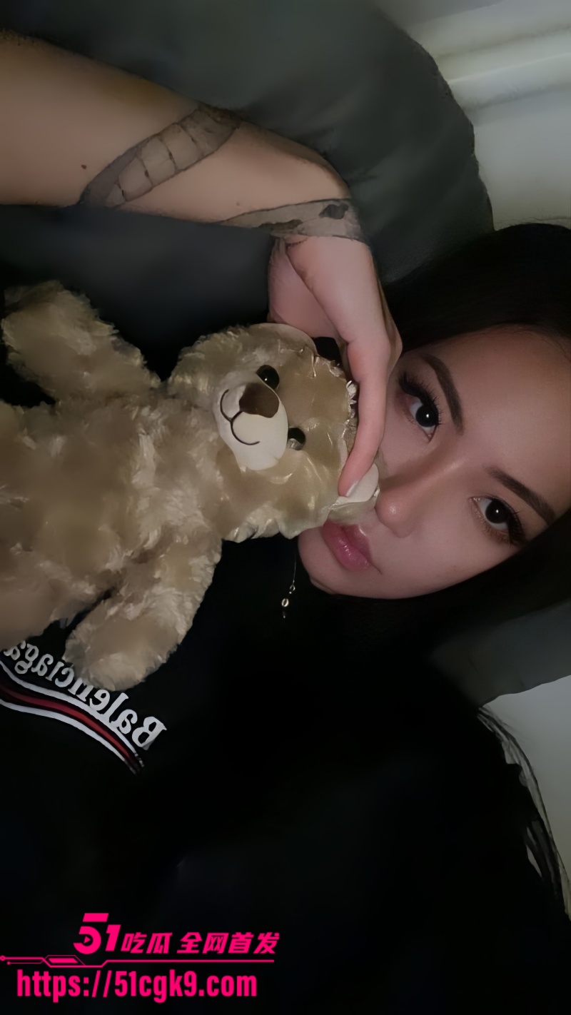 华裔女神 JessDrago 性瘾反差婊爱吃洋屌 深喉口交精液洗脸 掰穴抠逼自慰 后入打桩猛操骚穴！