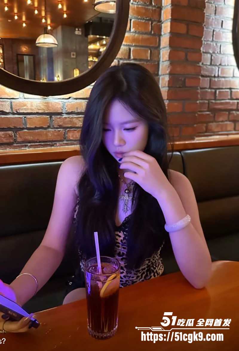 山东小美女 徐梦瑶 不雅视频流出！为升职沦为老总的受虐母狗 上班躲桌下舔屌挨插 拴着狗链被性虐爆操！