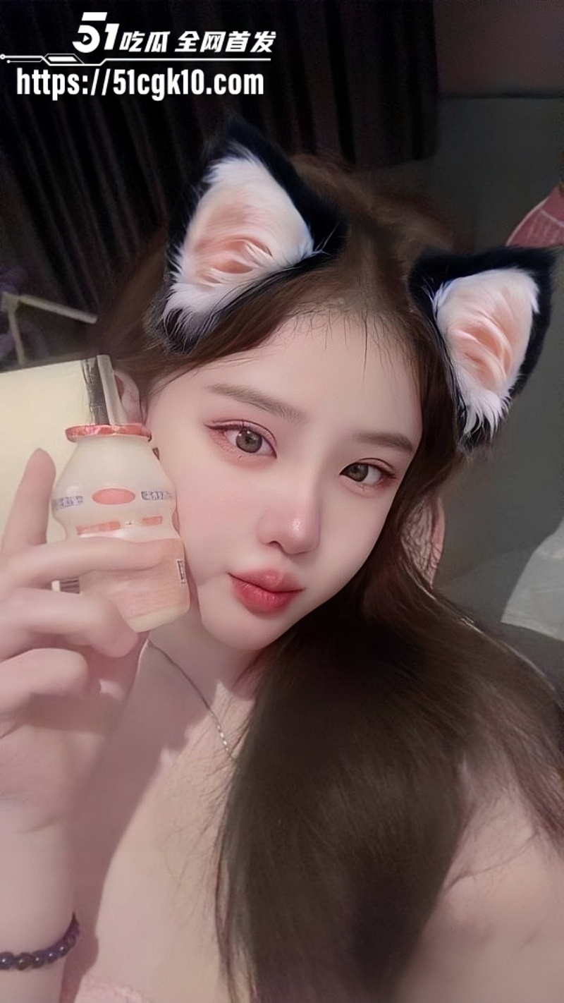 抖音微胖网红 黄小妍 金主定制视频流出 白虎鲍鱼自慰挑逗 假屌抽插高潮喷水 白浆四溢！