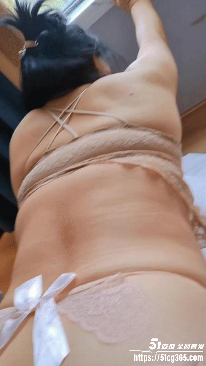 妈妈的味道窗边暴操性感干妈02