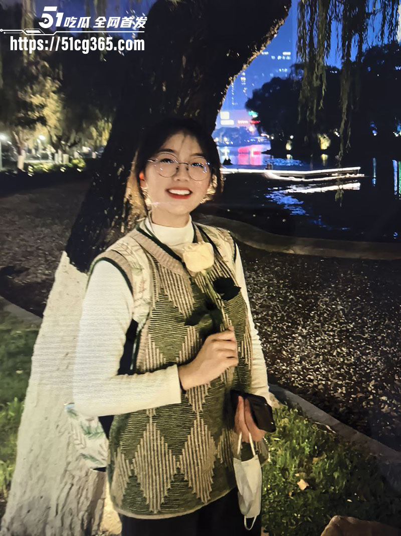 甘肃兰州大学清纯学妹 化身乖母狗被男友调教 道具挑逗狼牙棒打桩后入 极致淫骚！