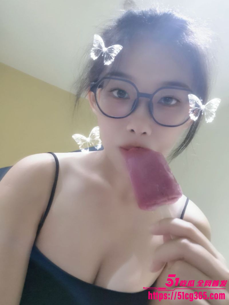 大奶眼镜妹自拍裸照性爱视频泄密 娇羞反差骚爆全网 骑乘后入肥臀摇晃 淫水四溅！