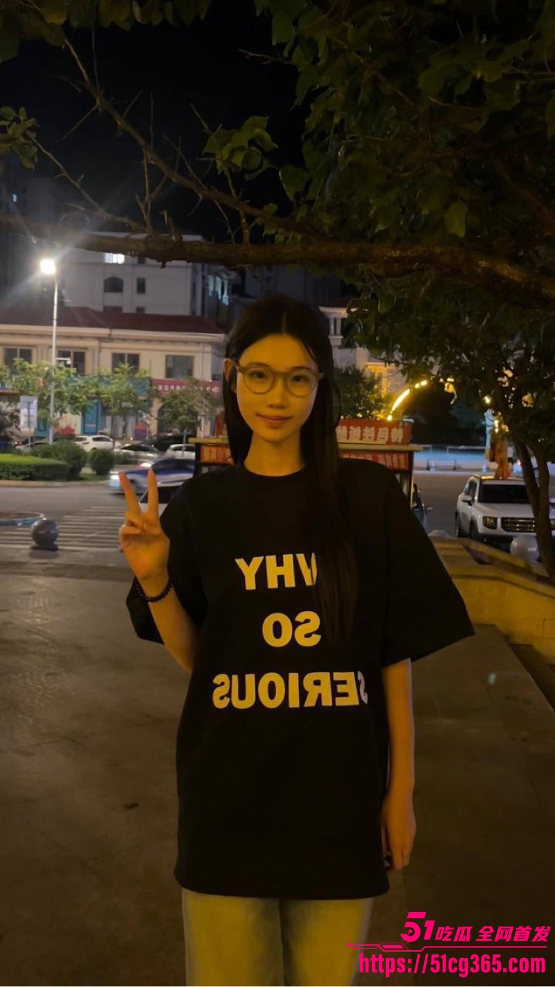 长沙师范学院 莹莹 性爱视频流出 深喉口交狂吸大屌 无套爆操淫水四溢 清纯嫩妹被干到喷潮不止！
