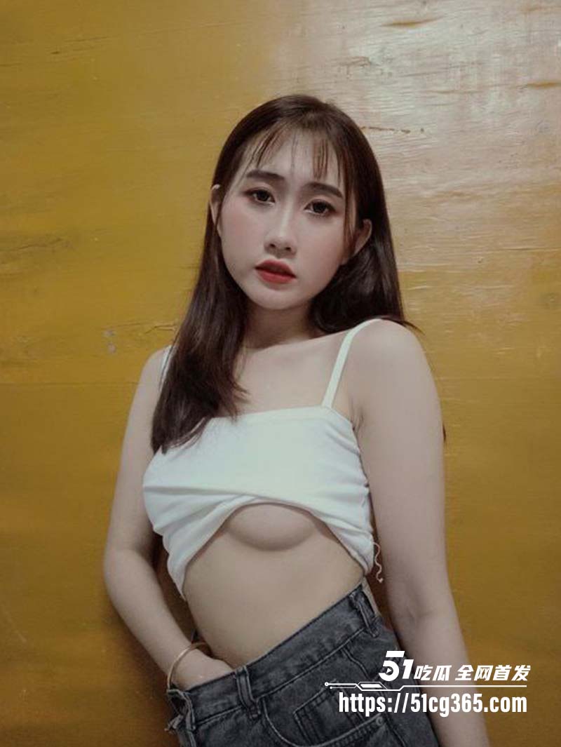 台南高颜值大奶骚脸御姐不雅自拍泄密9