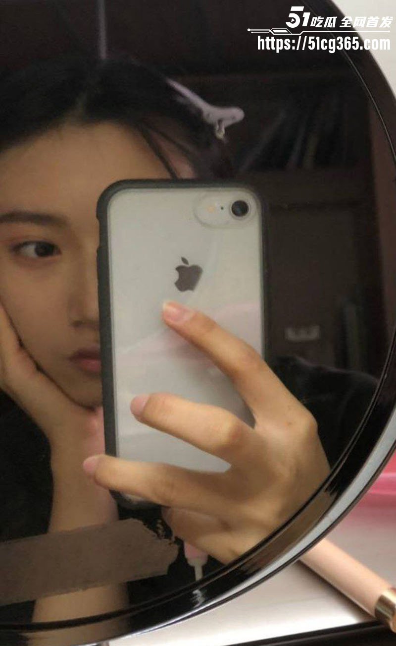 女神级大学生 薛晴晴 云盘不雅视频泄密 美乳粉穴撩拨心弦 口爆吞精上位骑乘极致淫骚！