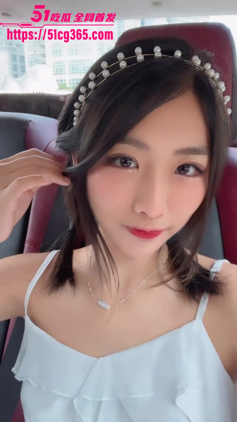 OF清纯名媛 Bunnybrownie 被大屌无套狂野输出 炮机抽插淫水四溅 骚叫连连！