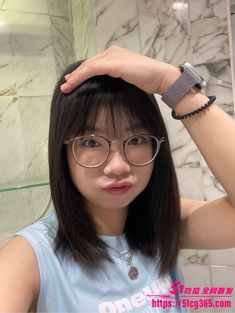海南大二学妹 孙晓晴 暑假跟男友出租屋尽情做爱 父母眼里的乖乖女 男友面前的骚母狗！