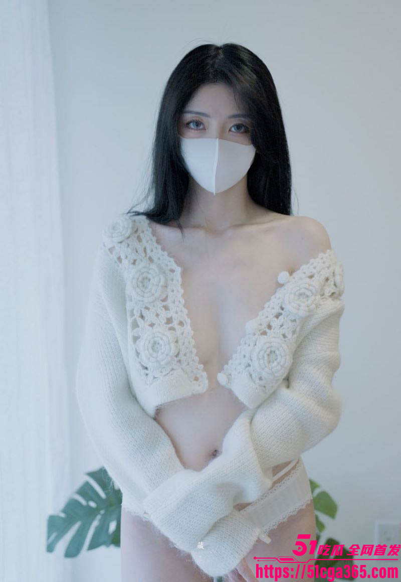 顶流福利姬 玩偶姐姐 身心疗愈翻车 白虎嫩穴被按摩师挑逗抚摸 随后无套猛操肥臀狂抖 淫水四溅！