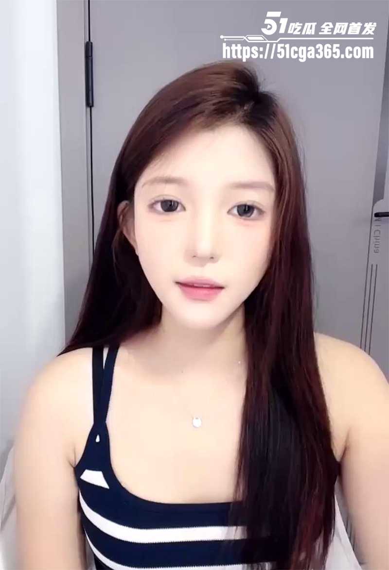 顶级绿播女神 小喵饼饼 下海裸舞首秀！淫骚身姿摇晃爆乳 褪内裤露茂盛小穴 完美肉体等你舔屏！