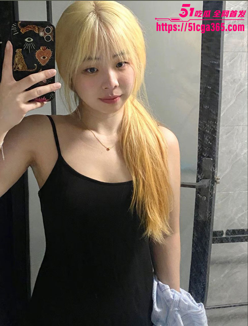 湖南精神小妹 董欣 献身社会大哥 深喉口交画面火辣 私处粉嫩爆操中出 极致淫骚!