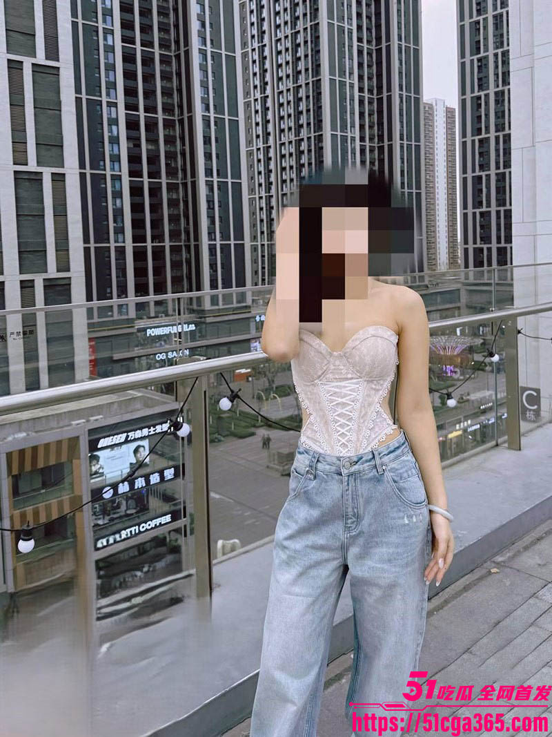 海角乱伦大神 39岁大屁股妈妈 新作！汉服表姐深喉口交 被狠入翘臀 淫叫不断！