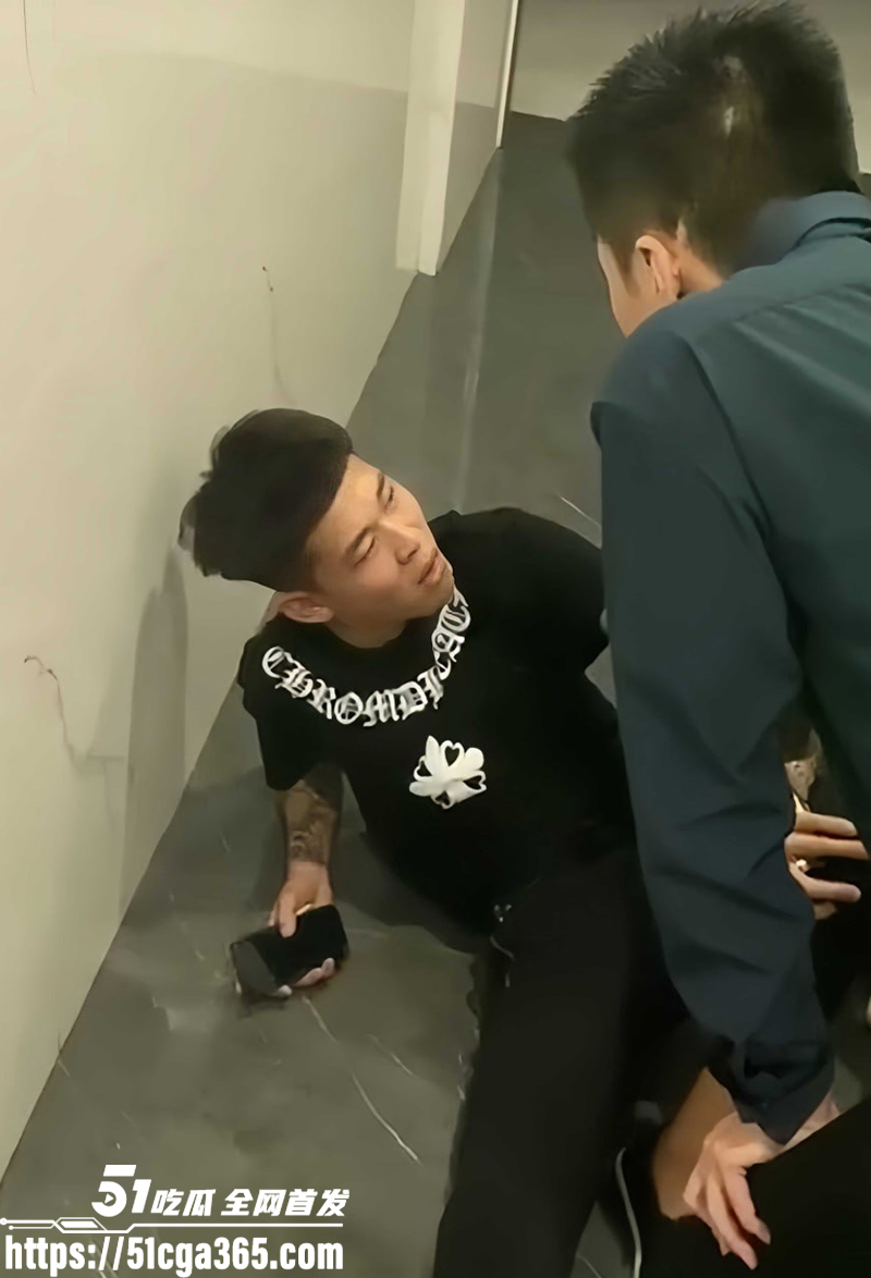 快手网红大毅挨打视频曝光 3 拷贝