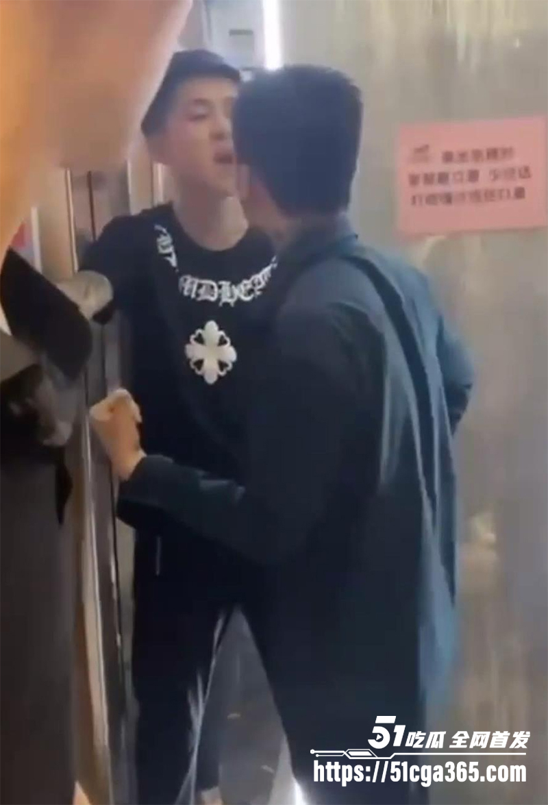 快手网红大毅挨打视频曝光 6 拷贝