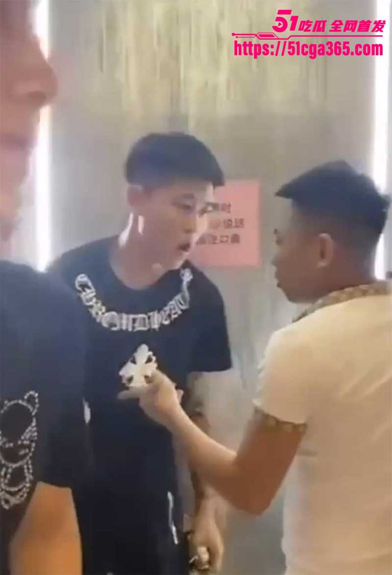 快手网红大毅挨打视频曝光 8 拷贝