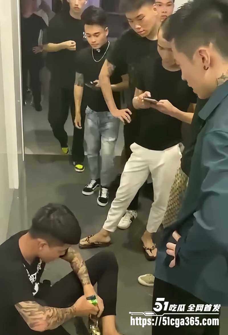 快手网红大毅挨打视频曝光 5 拷贝