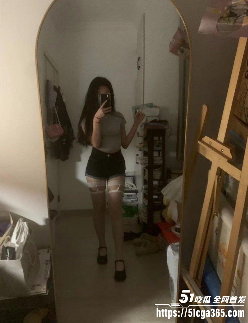 江苏南京艺术学院焦欣欢自慰虐乳视频04
