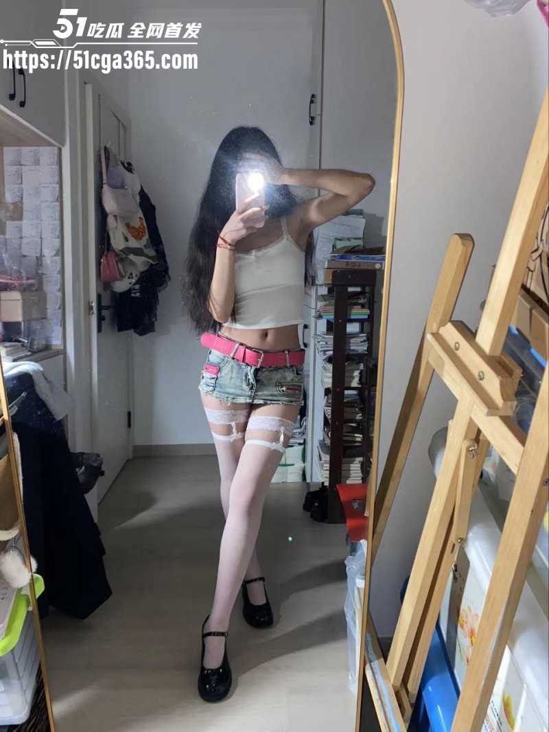 江苏南京艺术学院焦欣欢自慰虐乳视频05