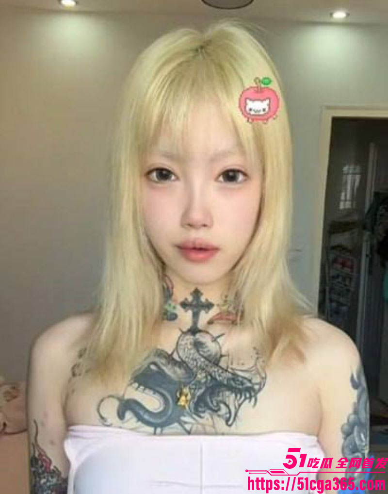 极品少女 胡晓冉 性爱视频泄漏 超级嫩妹被男友按头深喉口爆 滴蜡调教后猛烈后入 淫水四溅！