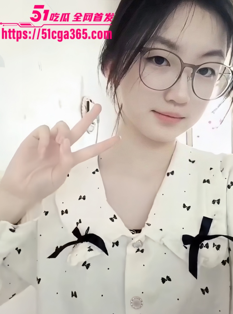 清纯女学生大尺度自摸发骚 极品身材丰满巨乳 粉嫩小穴淫水多多 诱人至极！