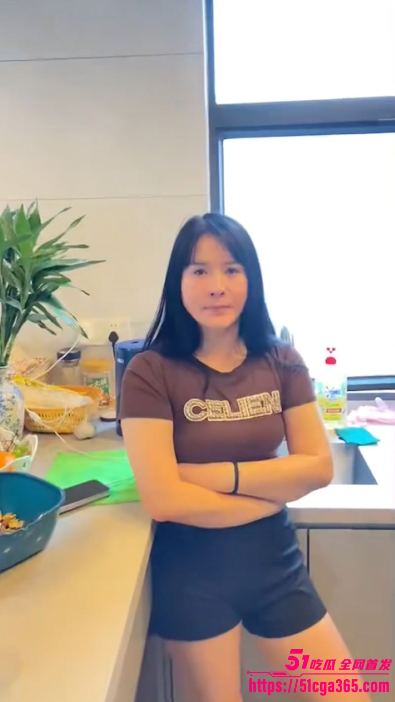 绿帽子故事会曝光水性杨花出轨女 婚内搞光头又包养男模 挥金如土夜夜笙歌！