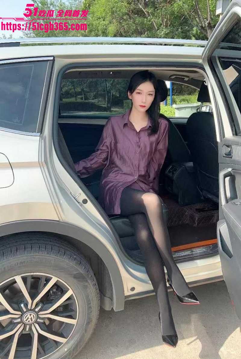 真实姐弟乱伦历程老姐车里跳蛋自慰02