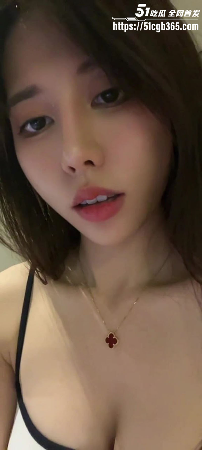 高颜值反差女神 宁宁 与土豪1v1大尺度私拍流出 性感黑丝大秀完美身材 骚逼自慰极致淫骚！