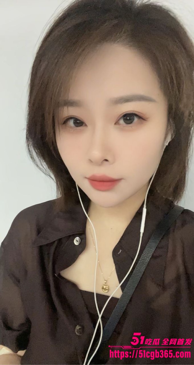 河北邢台新婚小夫妻 在婚床上疯狂做爱 渔网袜包裹翘臀高撅诱惑 结婚后浪劲爆棚狂干一夜！