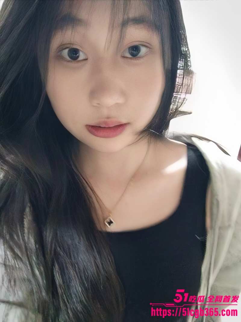 广州白云学院骚货 赵钰 与男友裸聊自慰视频流出 绝美脸蛋黑丝美腿 嫩穴自慰淫水狂喷 诱惑至极！
