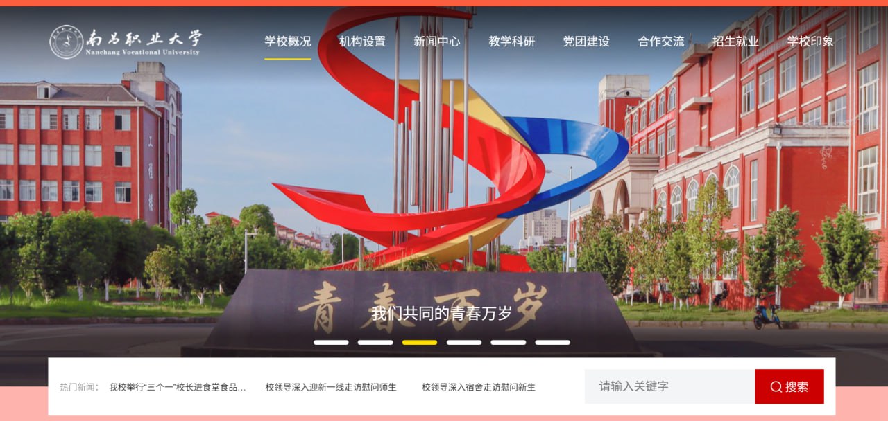 南昌职业大学开学季 教室里上演扣逼火辣大戏 男生装睡手伸裙底猛抠骚穴！