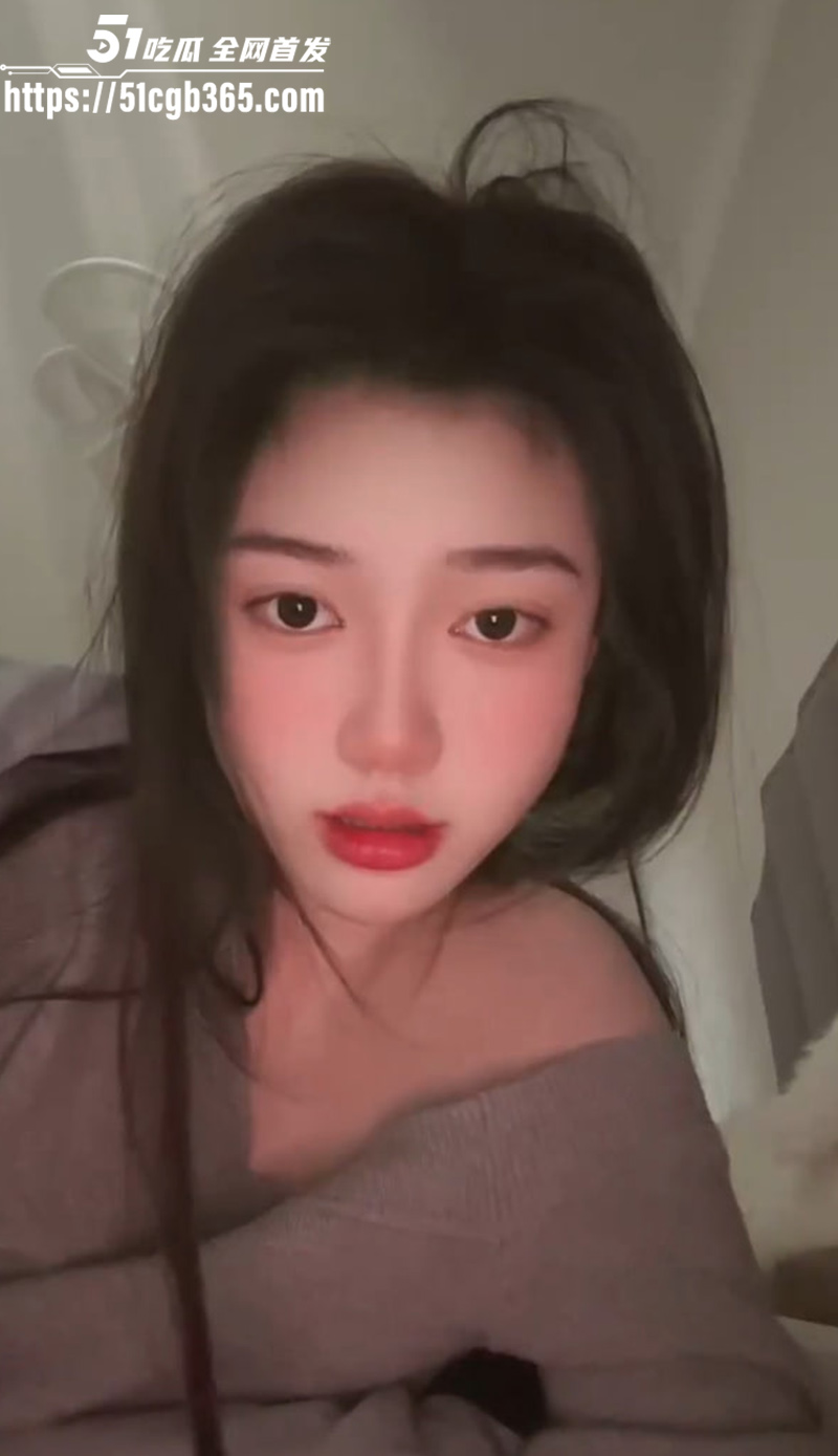 极品美女露脸私密视频流出 纤细身材性感妖娆 深喉口交撩拨心弦 无套抽插淫叫震天！