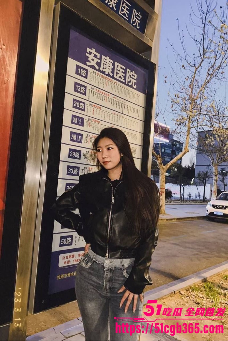 西安外国语大学反差婊 何岚婷 被金主包养调教视频流出 黑丝开裆裤后入猛捅 被操到浪叫连连！