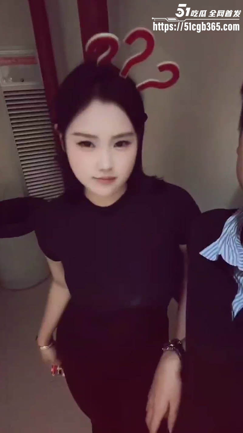 广东金融圈小骚货 黄伊彗 约炮私密视频流出 酷爱健身身材火辣 豪乳傲然臀部饱满如蜜桃！