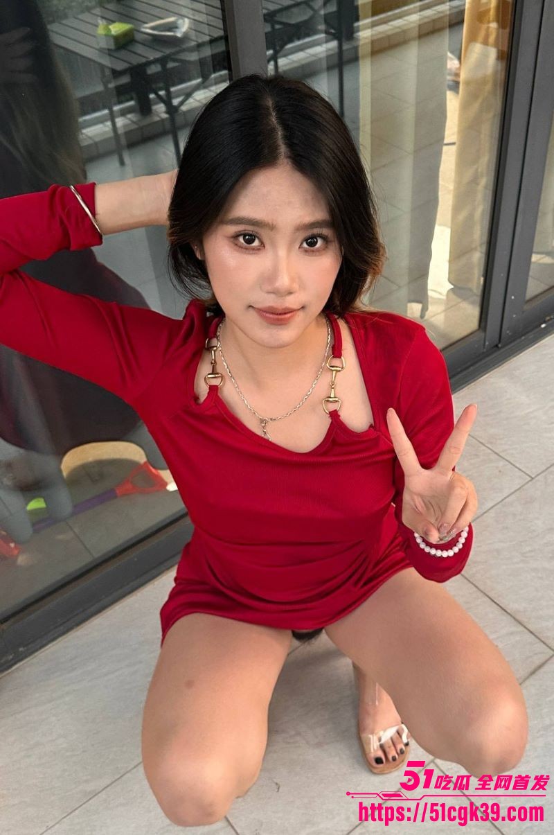 新晋福利姬 南南想吃糖 全网首发 露脸母狗翻白眼口交 啪啪内射高潮画面震撼！