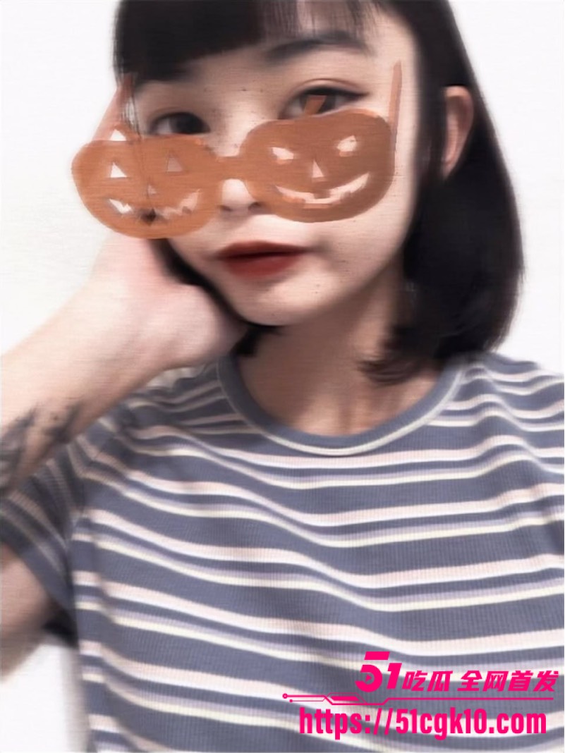 19岁符文女战士 张慧琳 被男友爆出私密洗澡视频 露脸口交风骚至极 反差婊的享受盛宴！