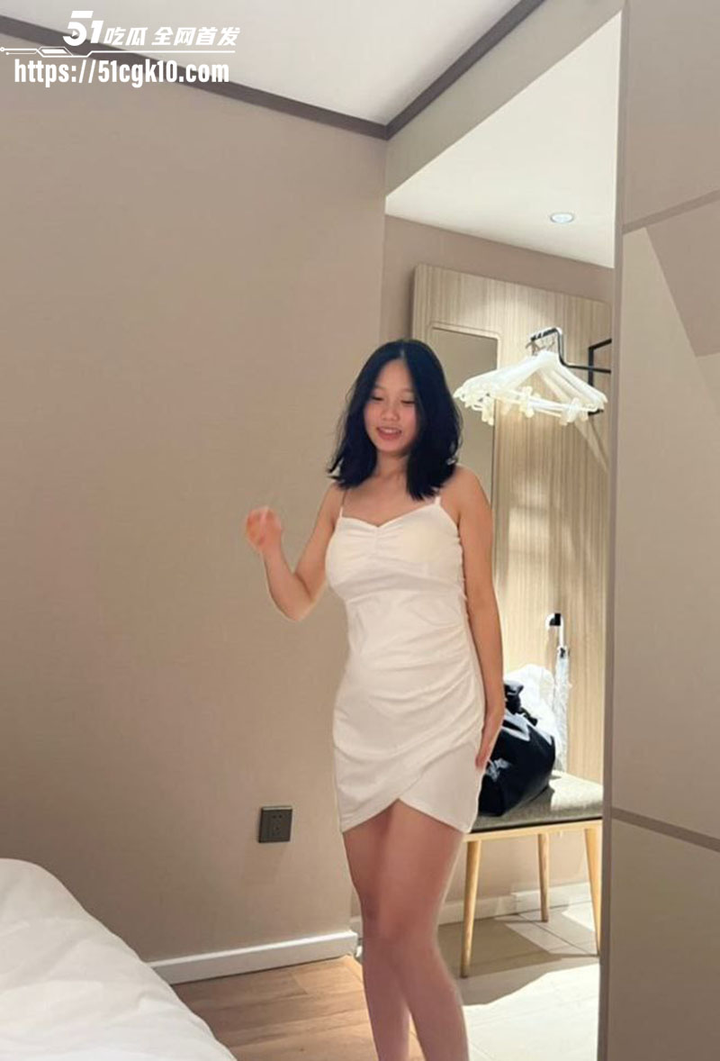 河南清纯少女 刘芷晴 被炮友拉到烂尾楼野战偷情 激情口交大鸡巴直捣花心 骚穴被操到高潮不止！
