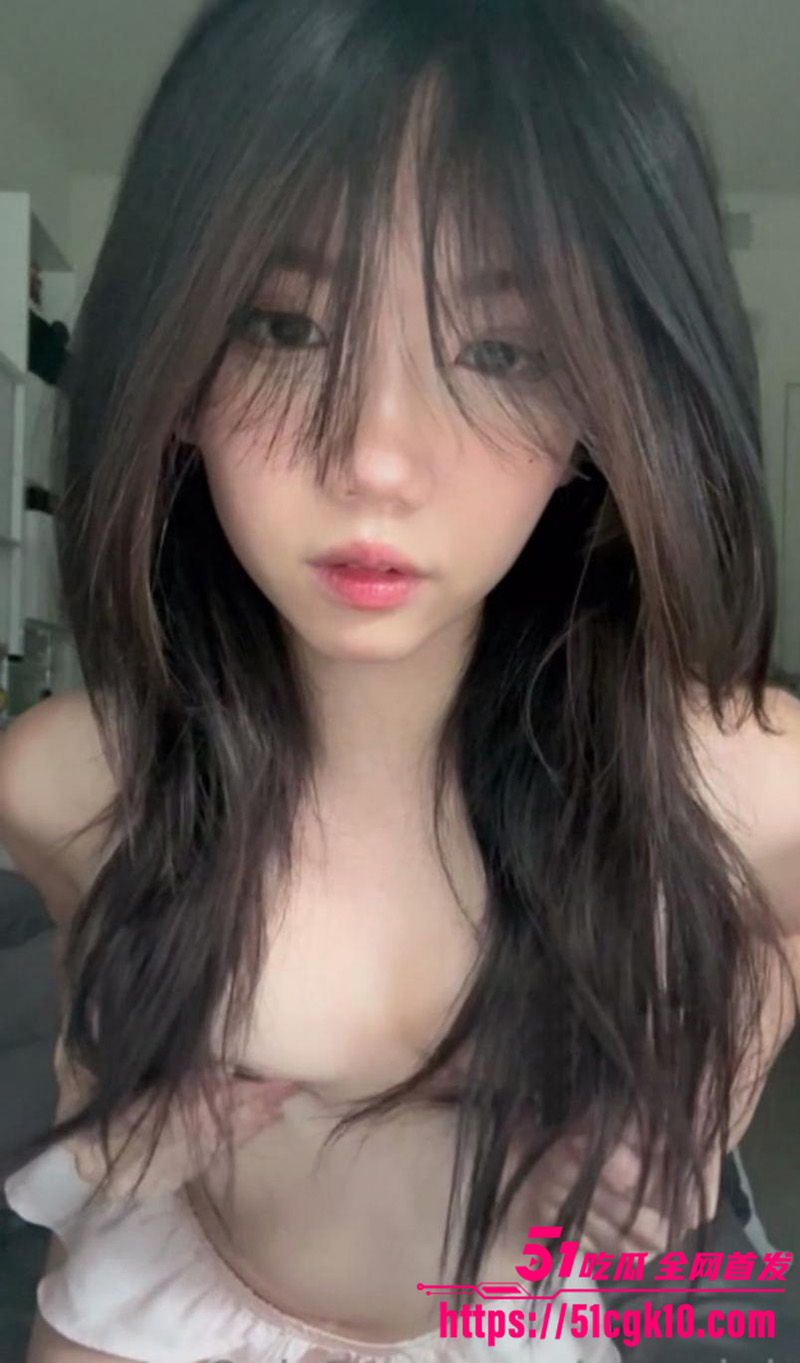 推特混血女神 AryMinh 私拍露脸福利 清纯少女自慰抠逼 嫩穴喷汁骚态尽显 口交后入淫叫连连！