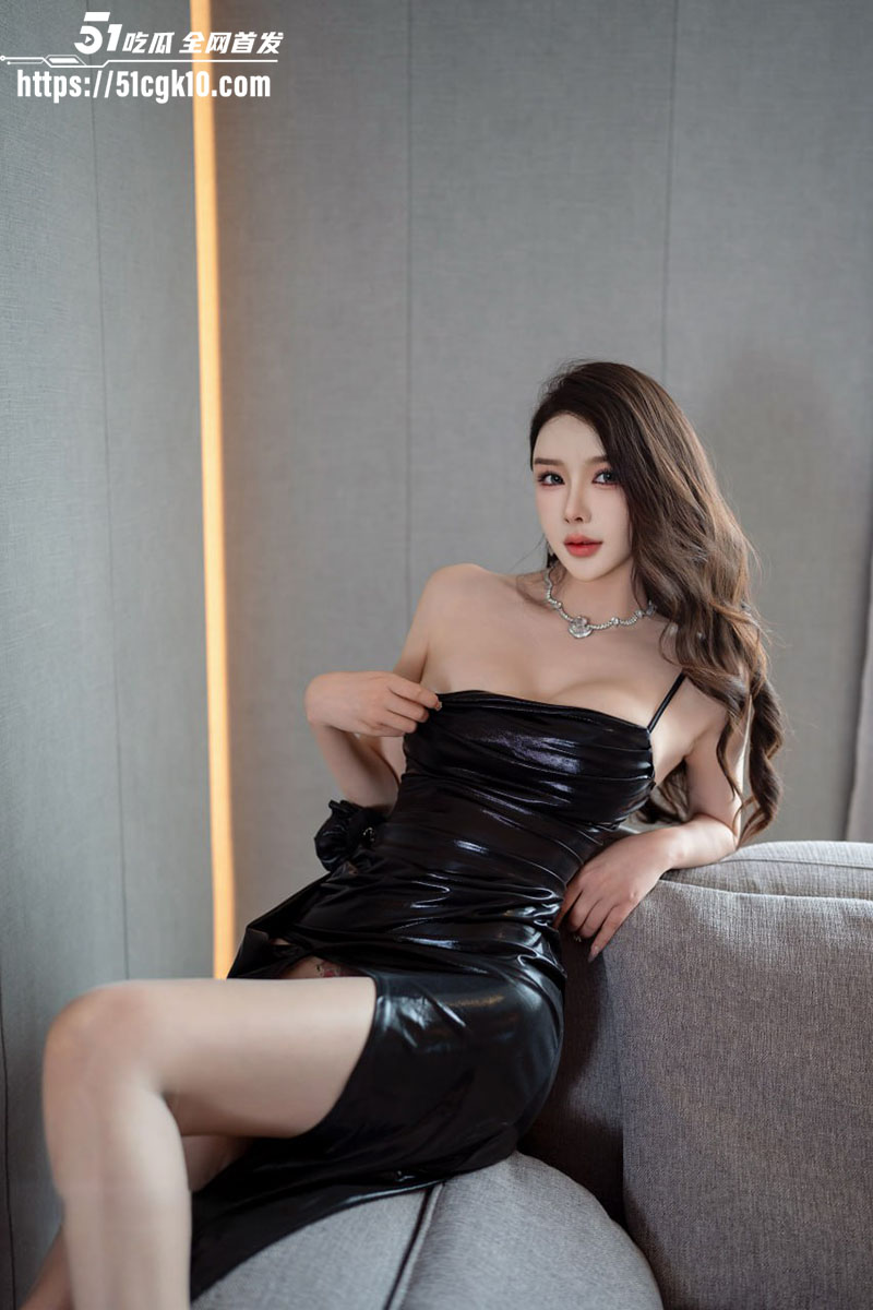 顶级福利姬 李丽莎 七夕情人节劲爆露三点福利写真 极品熟女情趣诱惑 完美身材骚劲儿爆表！
